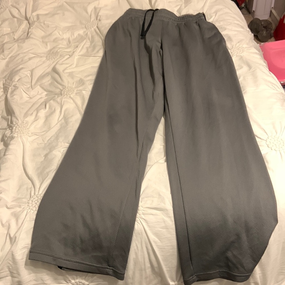 Men’s under armor wide leg joggers